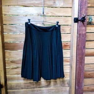 OF Totally useful 4 grey pleated above knee skirt